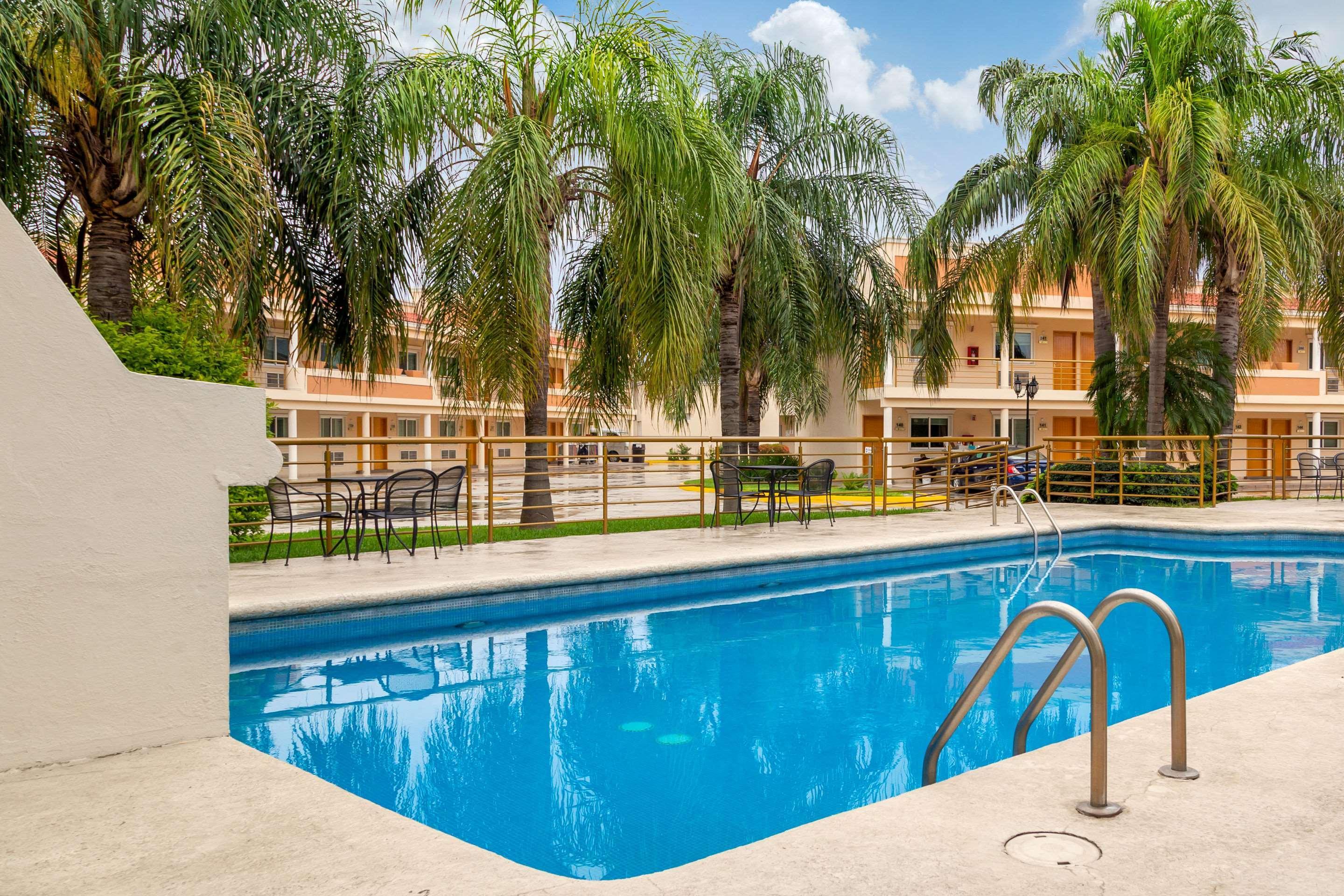 Comfort Inn Monterrey Norte San Nicolás de los Garzas Kültér fotó