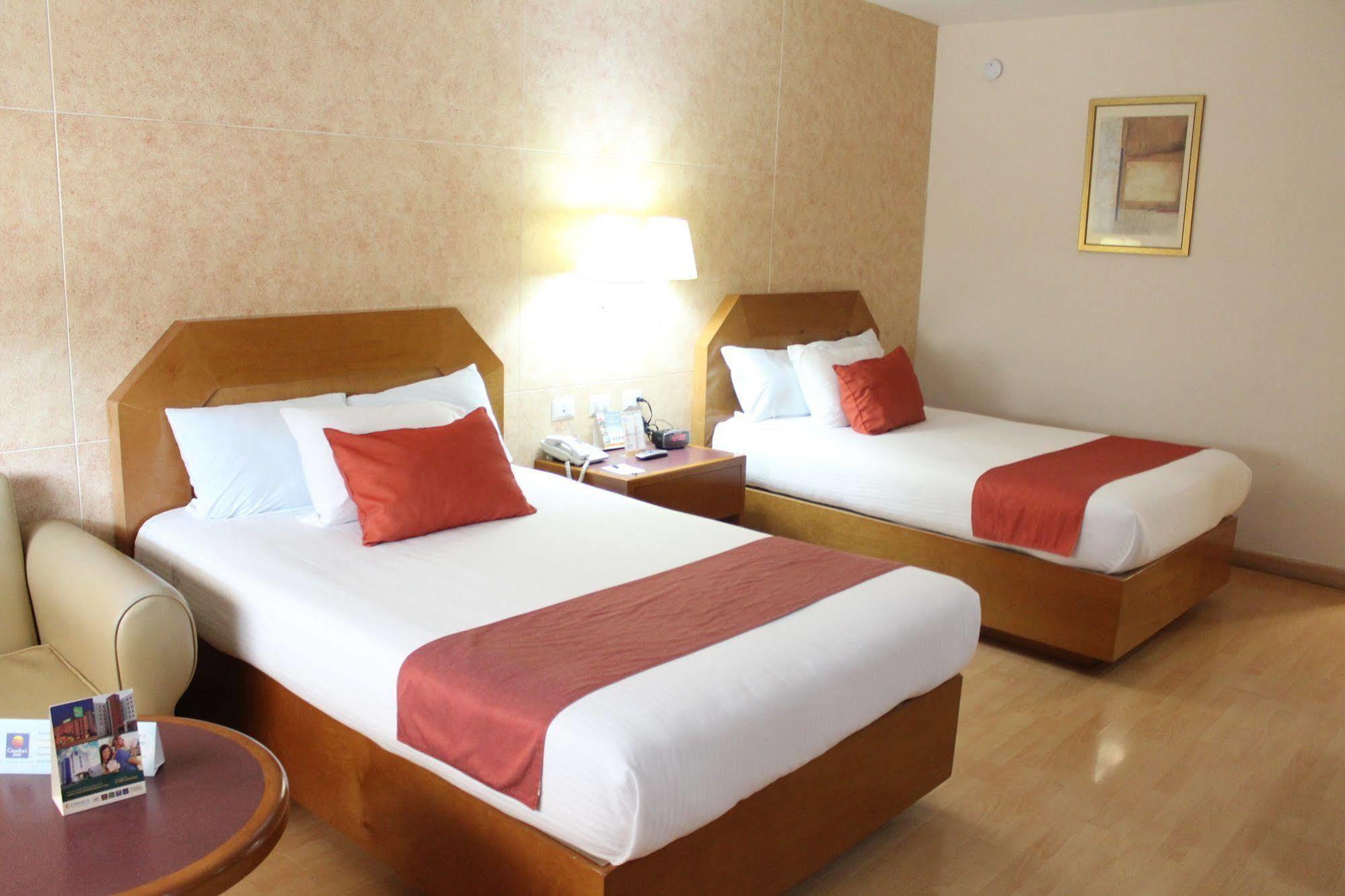 Comfort Inn Monterrey Norte San Nicolás de los Garzas Kültér fotó